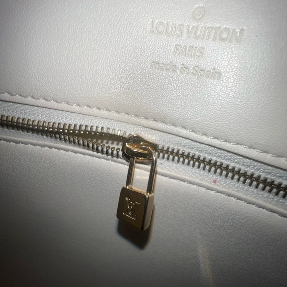 Louis Vuitton Houston Vernis Tote - Picture 9 of 10